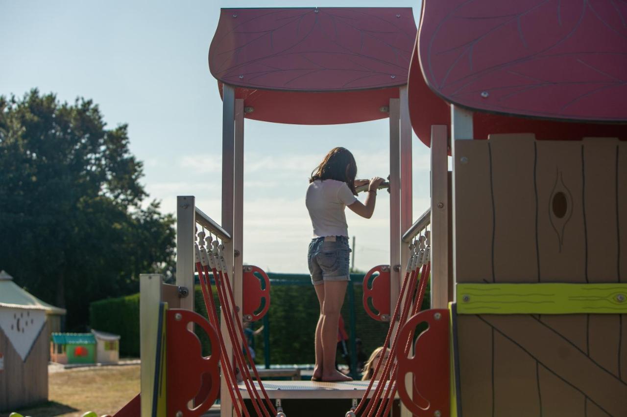 Camping Les Brillas Les Moutiers Bagian luar foto