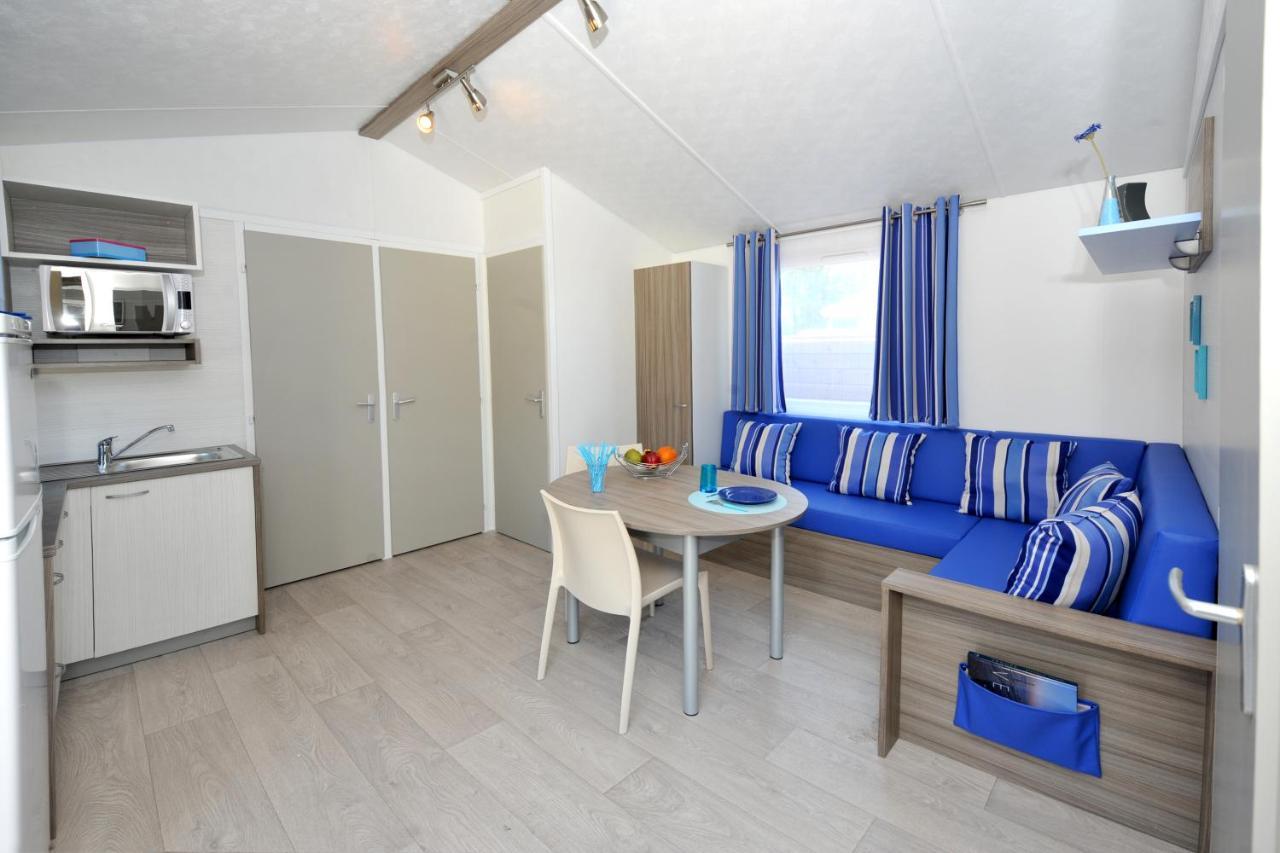 Camping Les Brillas Les Moutiers Bagian luar foto