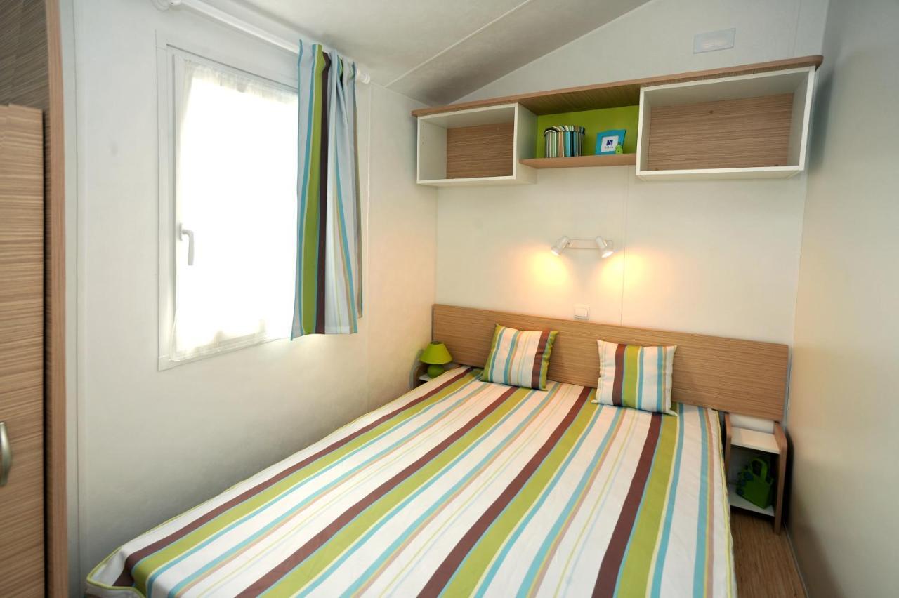 Camping Les Brillas Les Moutiers Bagian luar foto