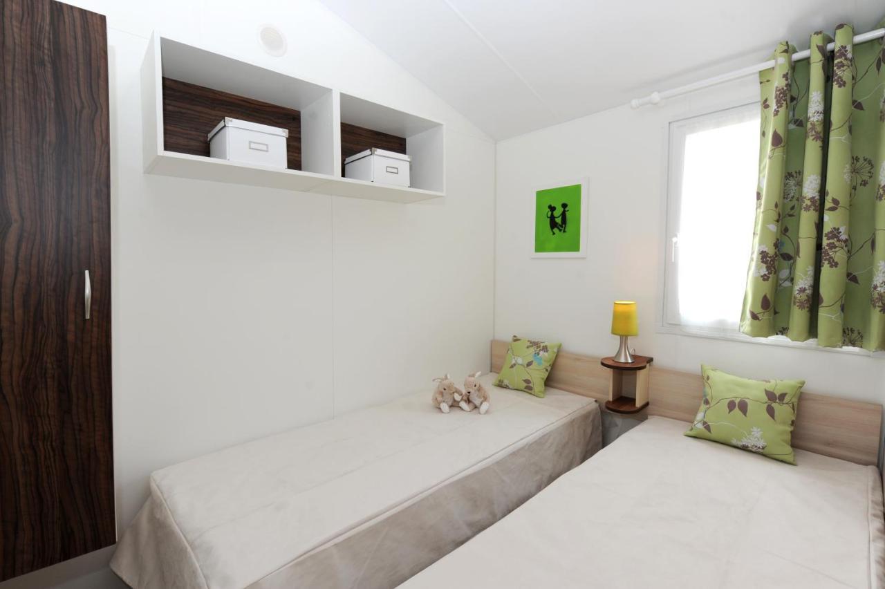 Camping Les Brillas Les Moutiers Bagian luar foto