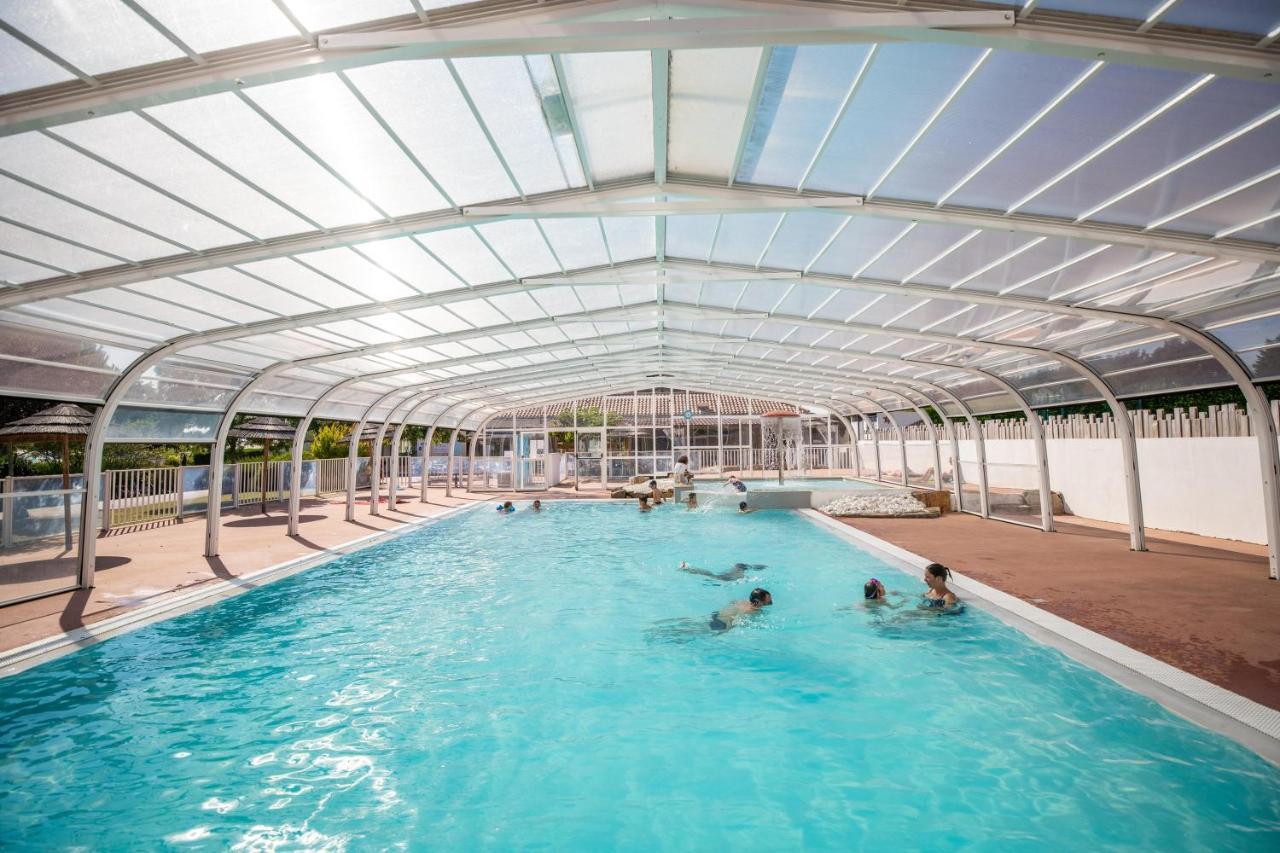 Camping Les Brillas Les Moutiers Bagian luar foto