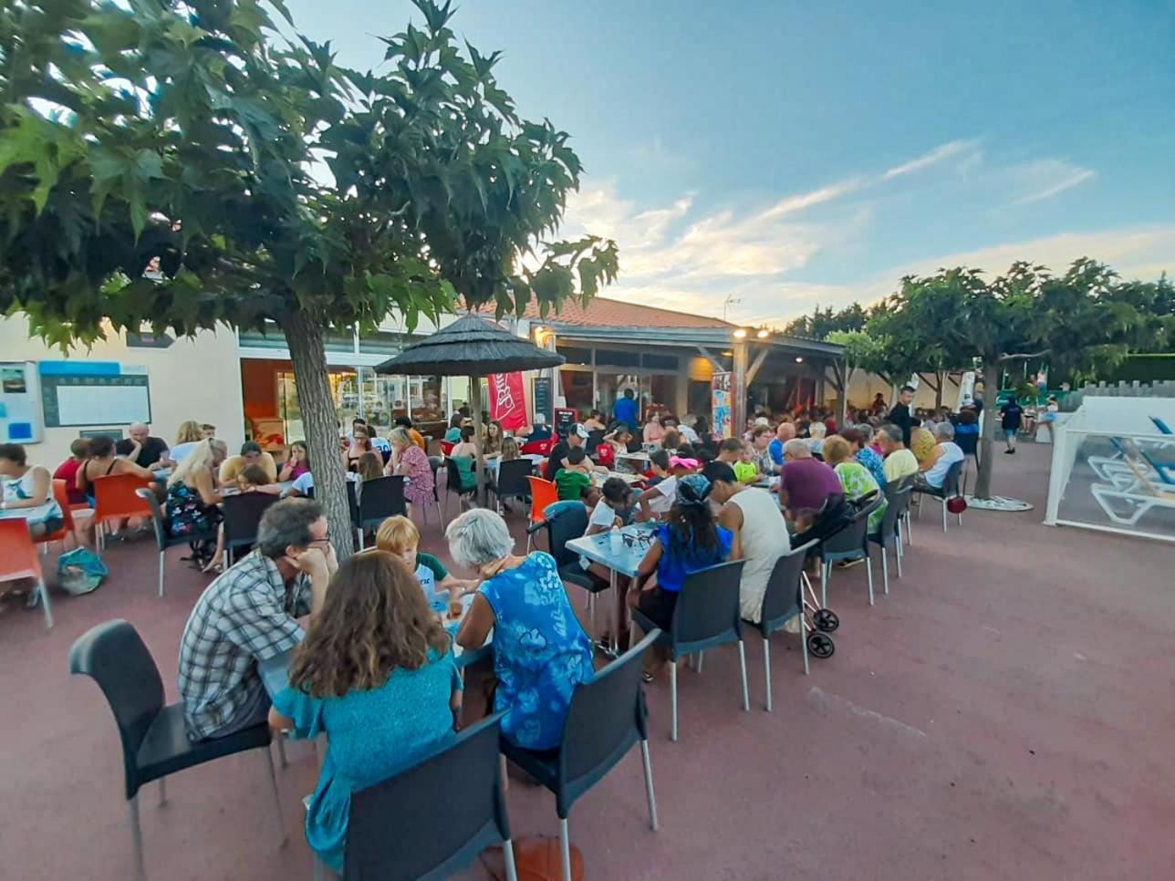 Camping Les Brillas Les Moutiers Bagian luar foto