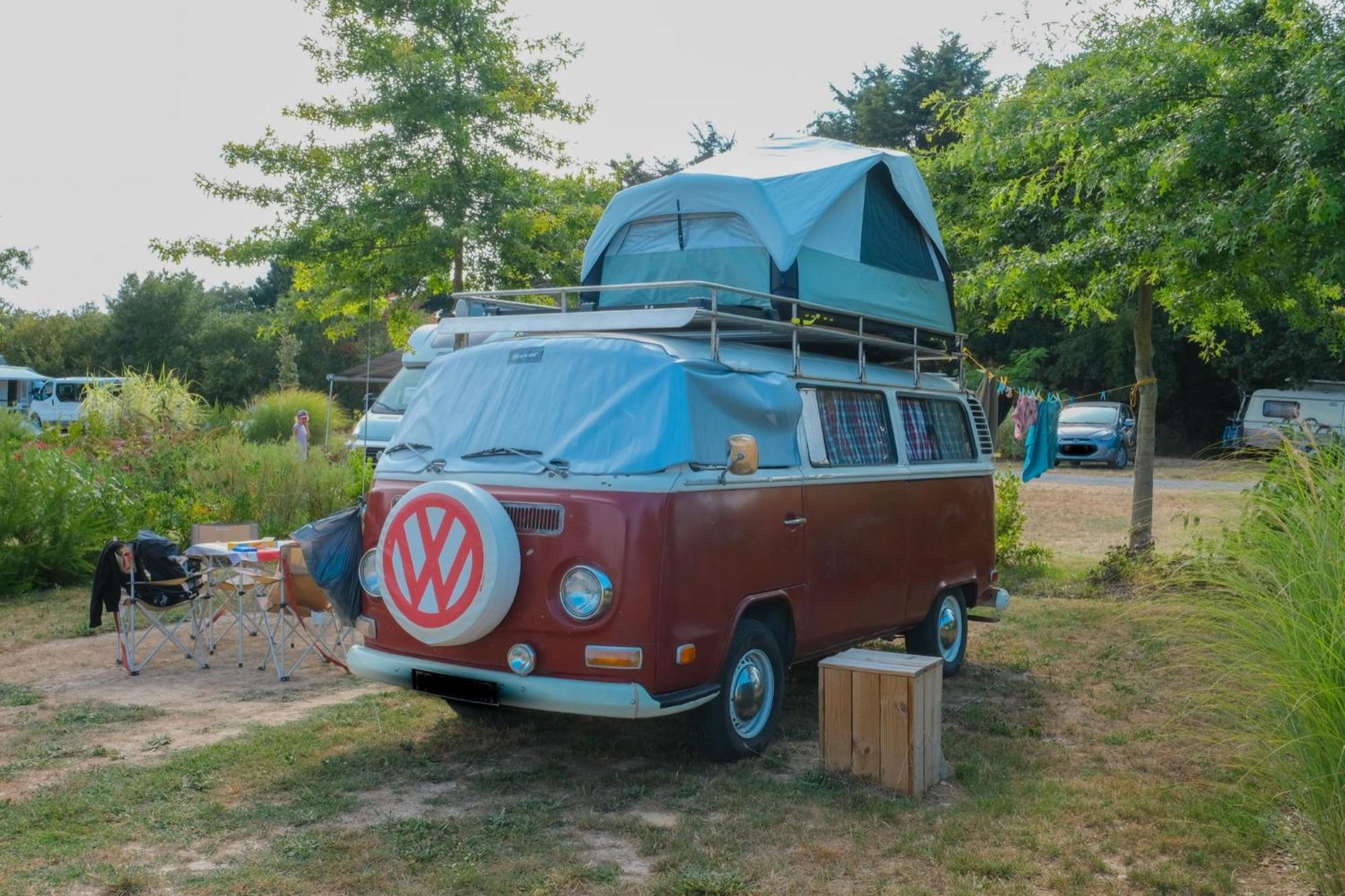 Camping Les Brillas Les Moutiers Bagian luar foto