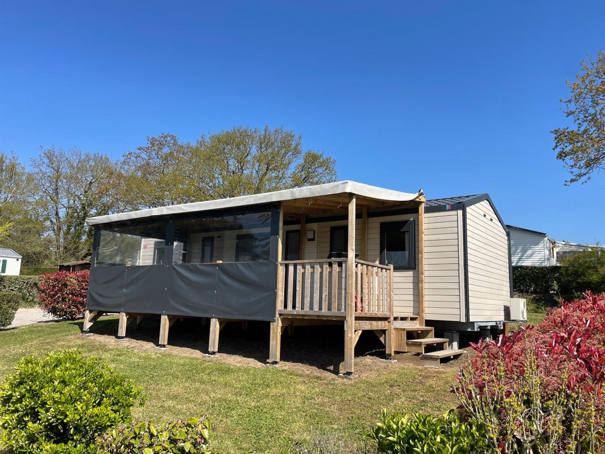 Camping Les Brillas Les Moutiers Bagian luar foto