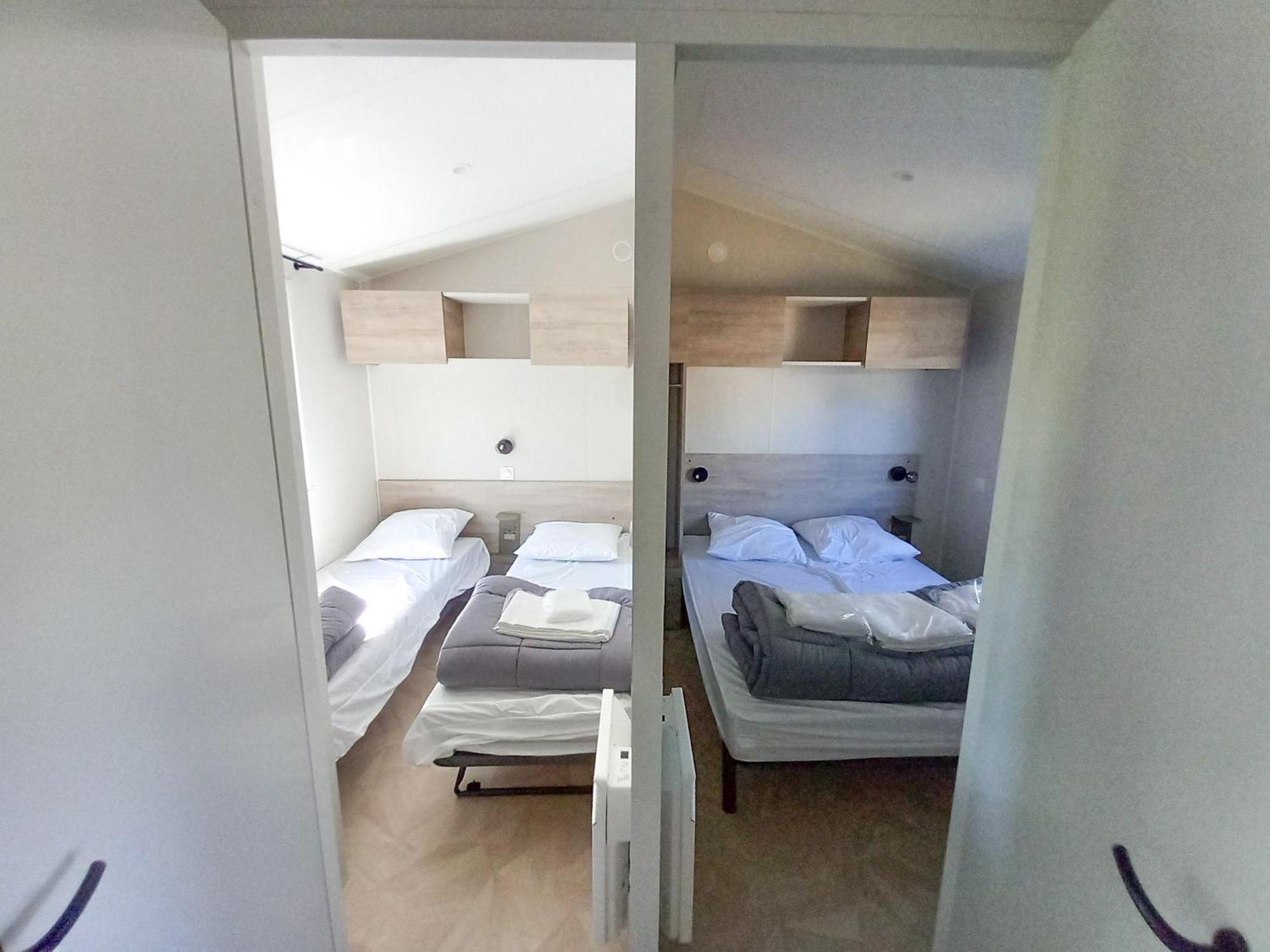 Camping Les Brillas Les Moutiers Bagian luar foto